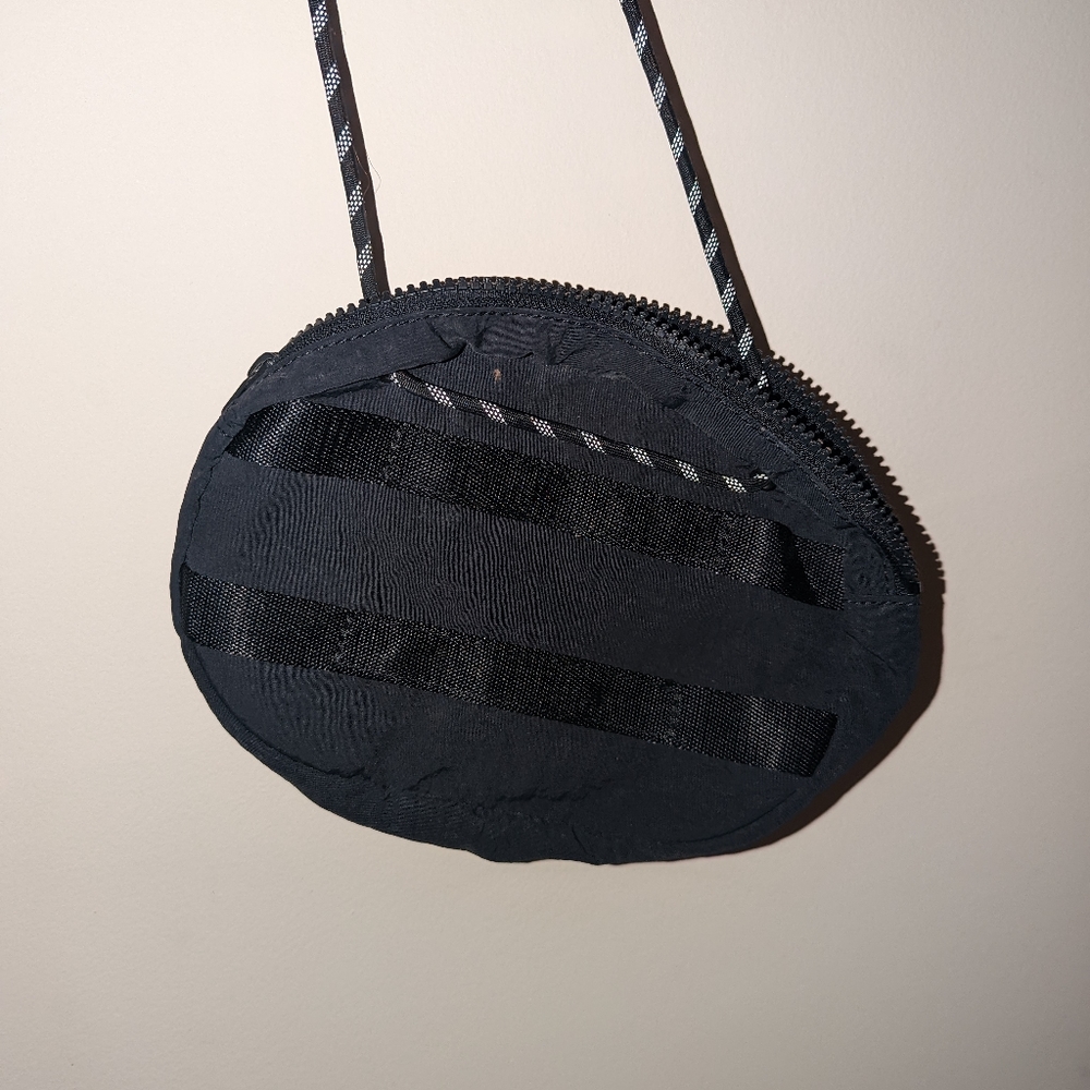 Black Lululemon Sling Bag, Good Quality - Picture 3 of 3